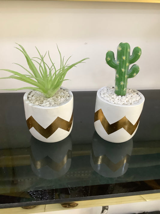 White and gold table plant