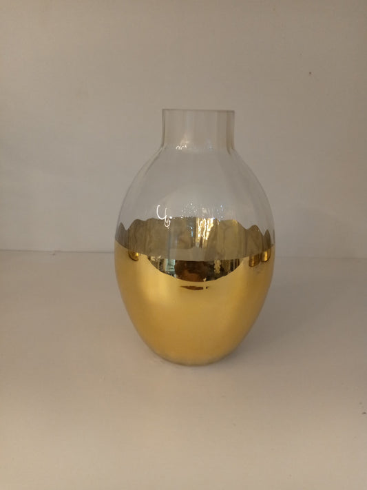 Gold vase and flower