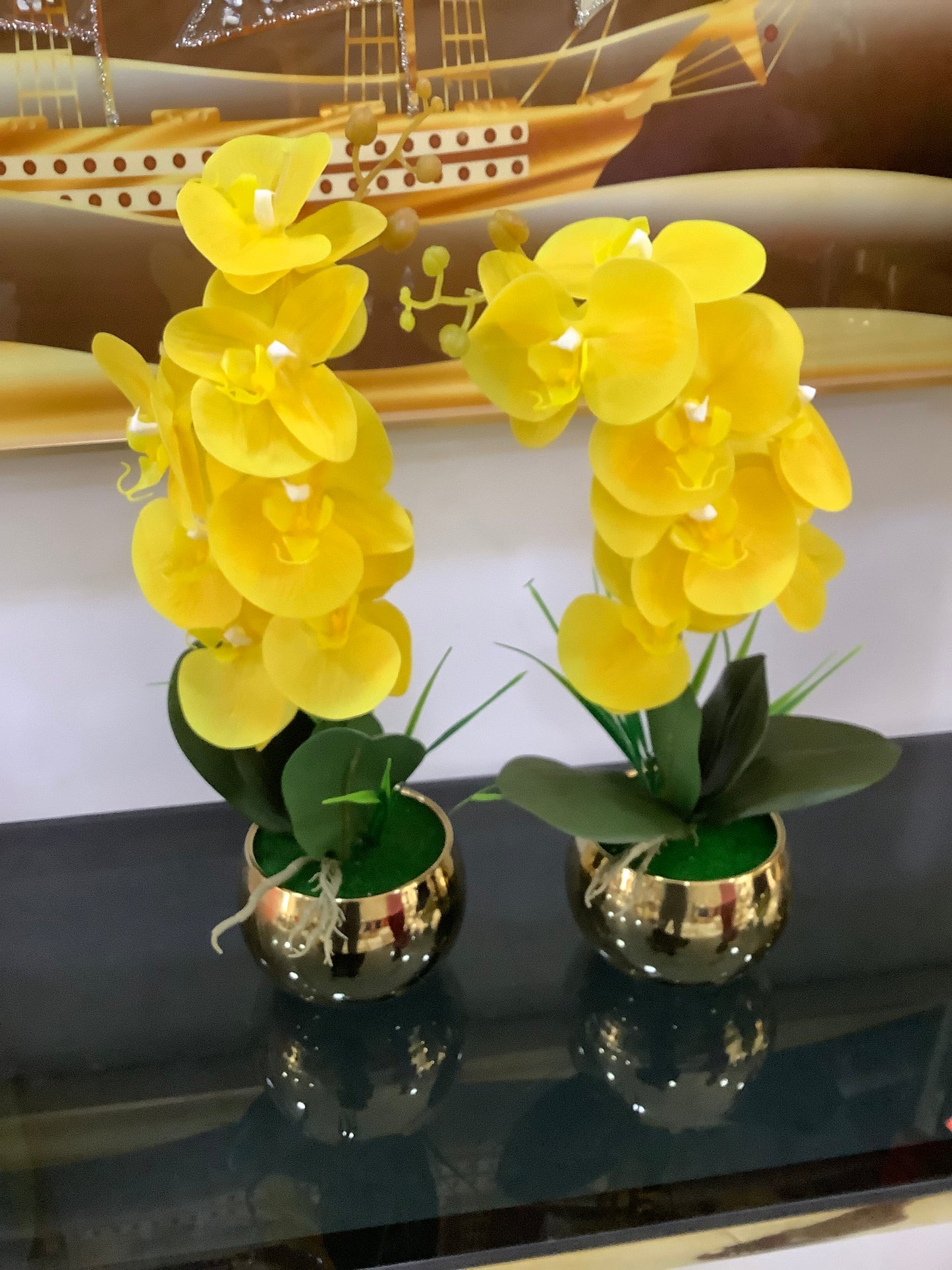 Gold base orchid