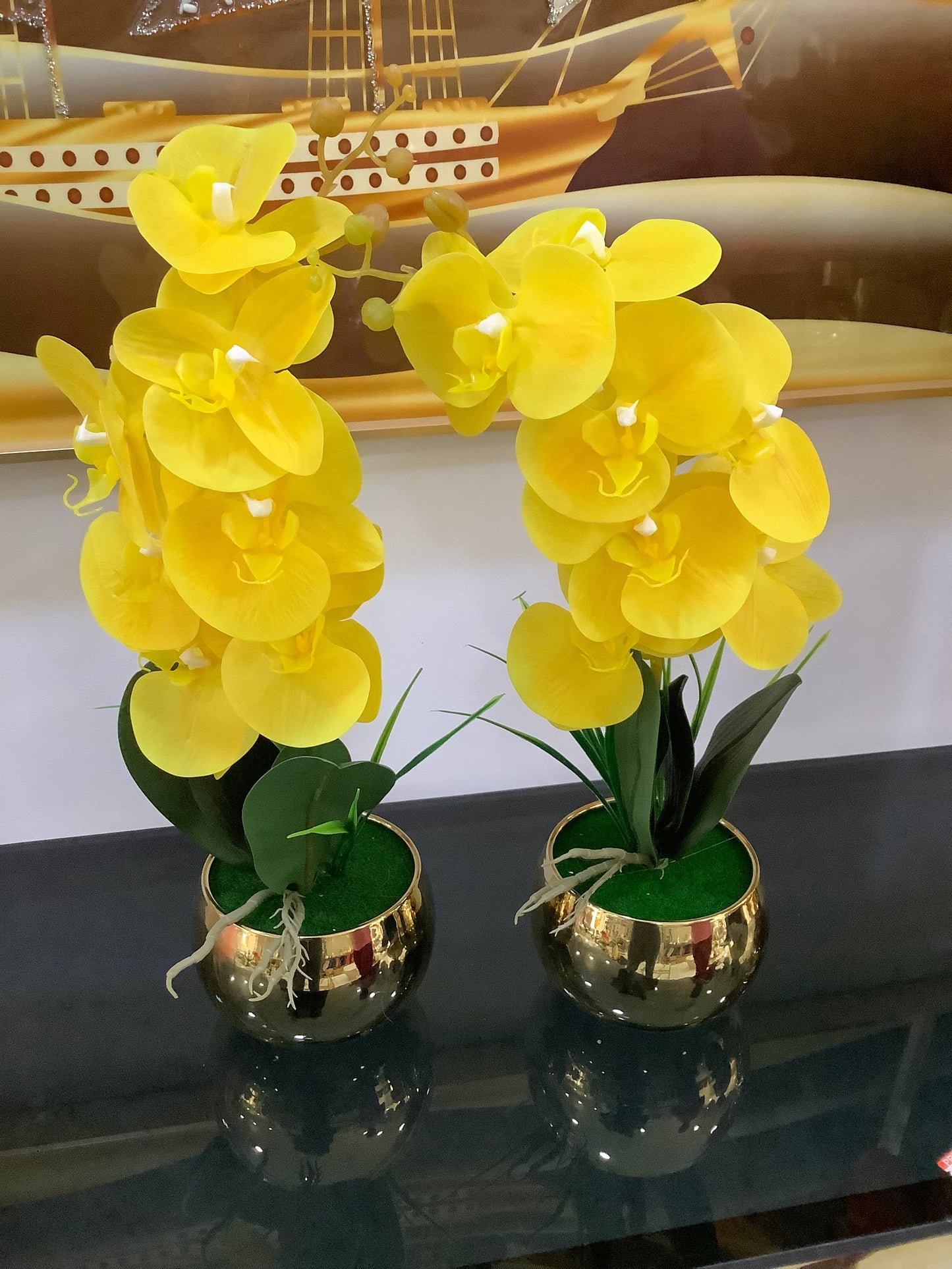 Gold base orchid