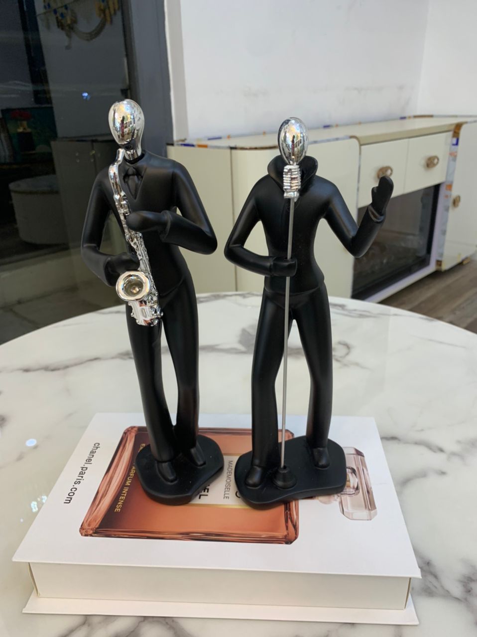 Figurines decor