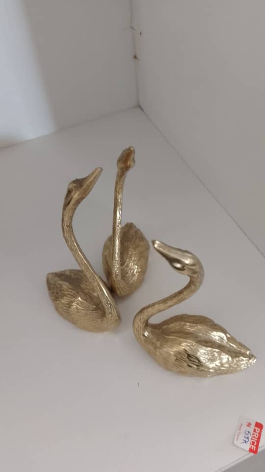 3 in 1 gold swan decor