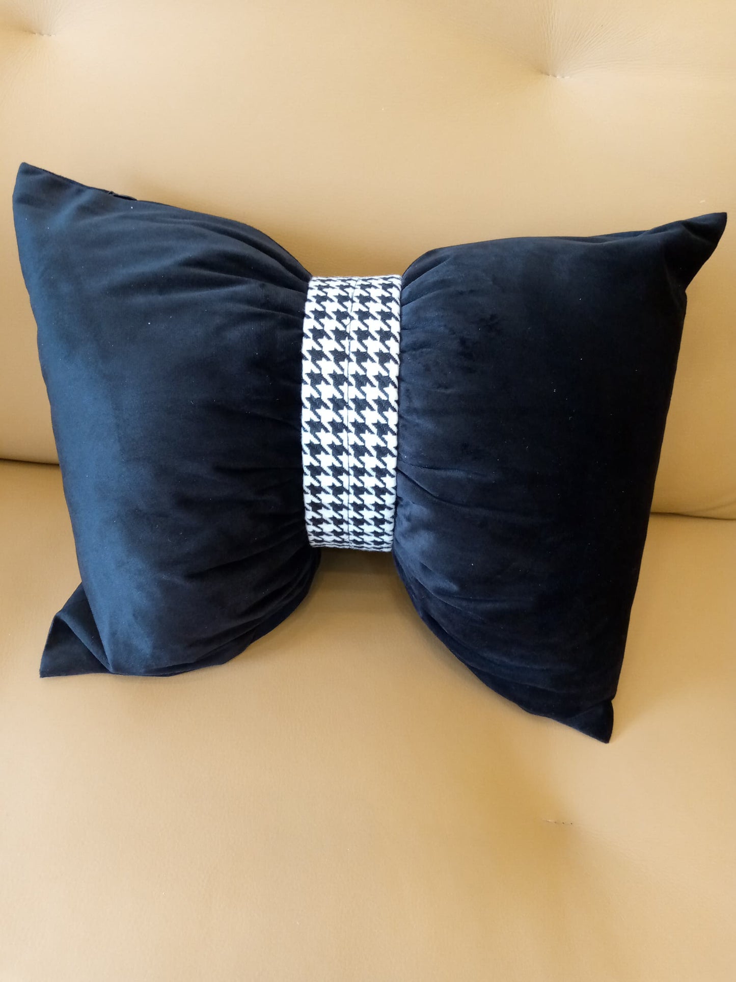 Throw pillows (bow tie)