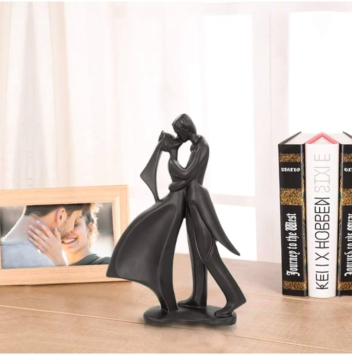 Kissing couple figurines