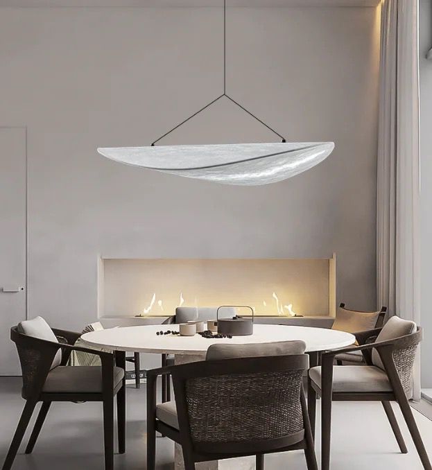 Curvy pendant light