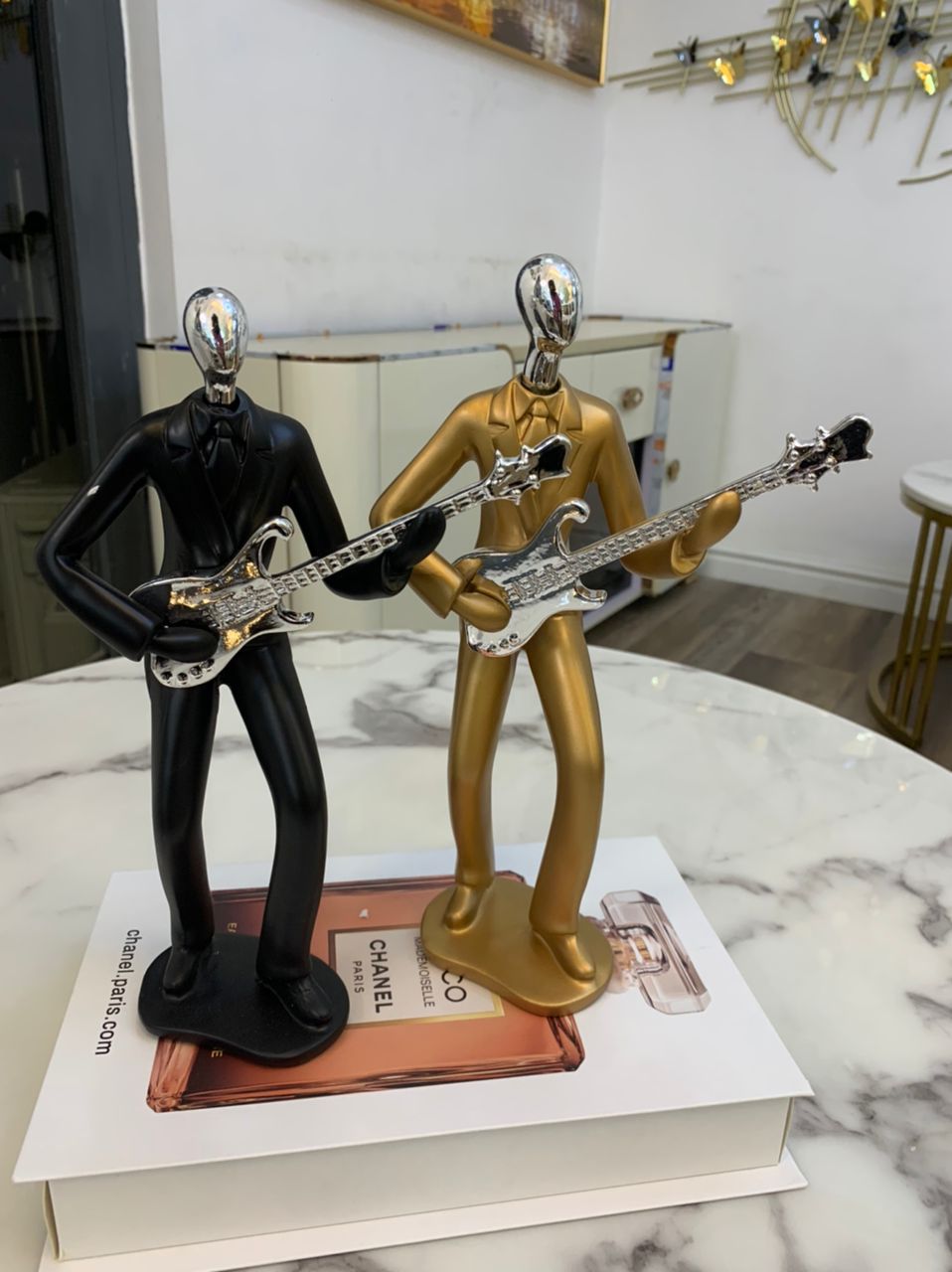 Figurines decor